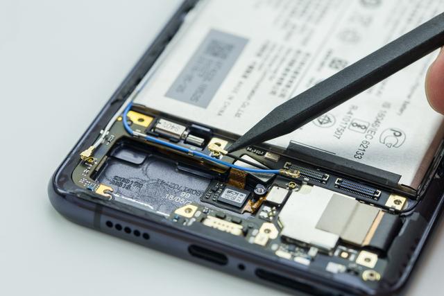 vivo NEX 彻底拆解:可能是迄今为止最复杂的手机