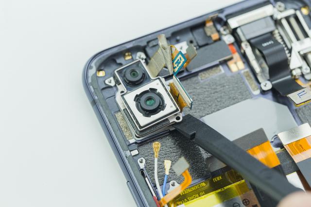 vivo NEX 彻底拆解:可能是迄今为止最复杂的手机