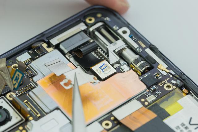 vivo NEX 彻底拆解:可能是迄今为止最复杂的手机