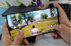 华为Mate 20 X黑科技爆棚，不卡顿游戏神器，惊呼道:这个可以