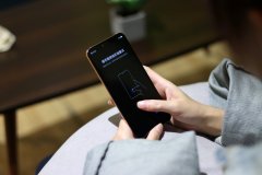 LG/三星/华为暗自准备：折叠屏手机明年扎堆发布