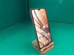 海信一口气发布三款新手机：前后双大屏 可阅读52小时