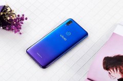 vivo Z3对比小米8，外观颜值优势明显！旗舰机真的不是