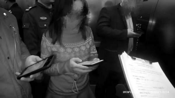 女子接陌生电话疑遭诈骗 警方狂奔呼喊“挂掉挂掉”