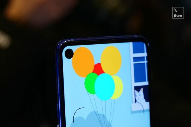 三星发布 Galaxy A8s:全球首款「钻孔屏」手机来了!