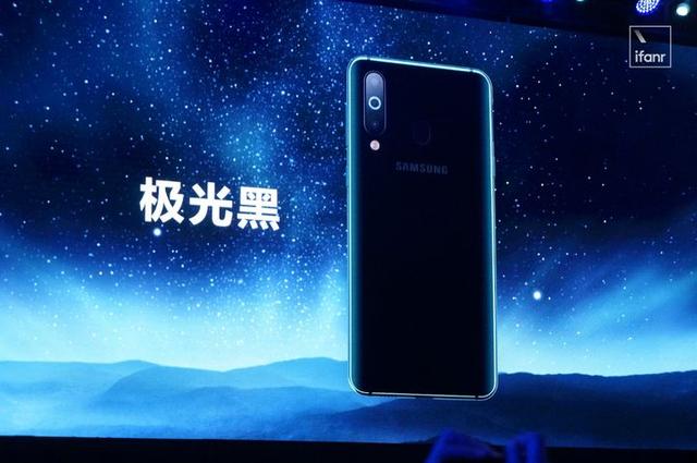 三星发布 Galaxy A8s:全球首款「钻孔屏」手机来了!