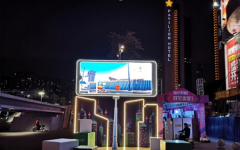 真会玩 双十二多地惊现5米高巨型“手机”