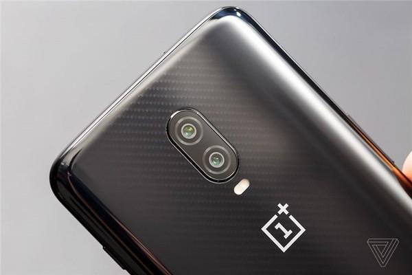 这就是一加新旗舰!10GB运存/超跑元素