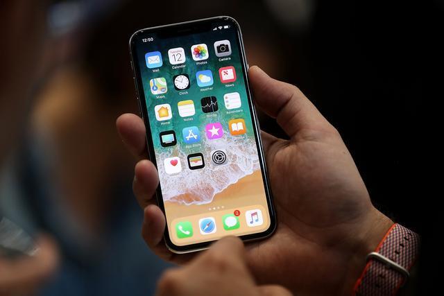 iPhone XS要涨价两千五?苹果或考虑将iPhone生产线搬出中国