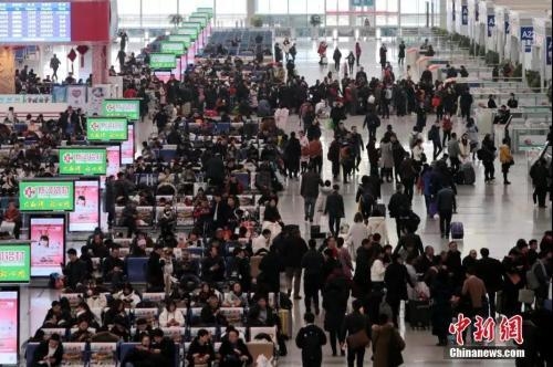 资料图:2018年12月25日,西安北站。中新社记者