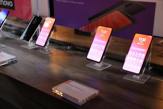 CES 2019最拥挤的展位:体验联想手机需提前排队