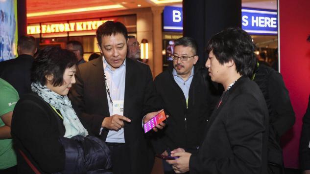 CES 2019最拥挤的展位:体验联想手机需提前排队