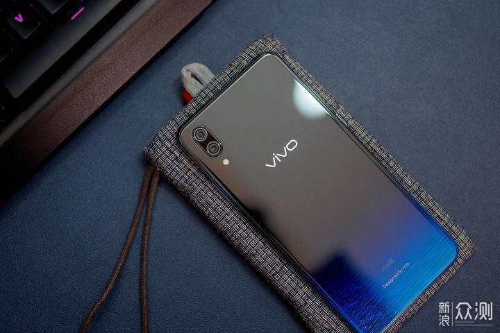 更实惠的选择,vivo X23幻彩版_新浪众测