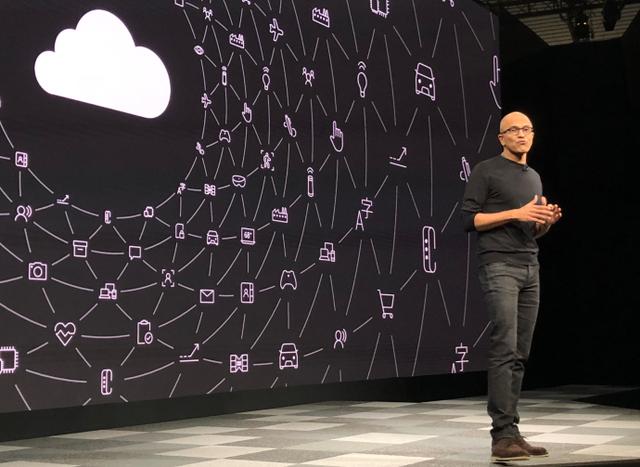 时隔 4 年,HoloLens 2 终于来了 | MWC 2019