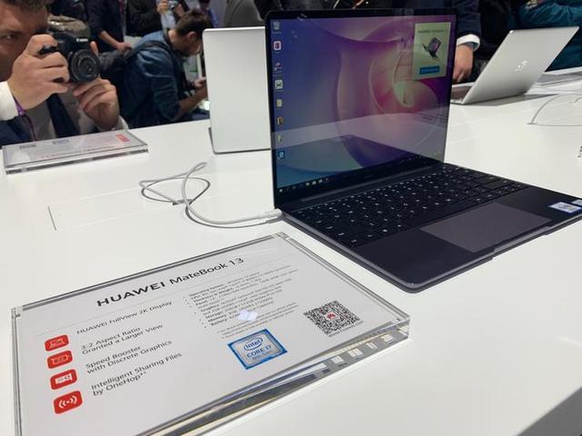 华为发布首款5G折叠屏手机Mate X 售价17500元今年年中上市