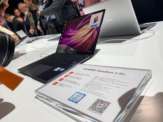 华为发布首款5G折叠屏手机Mate X 售价17500元今年年中上市
