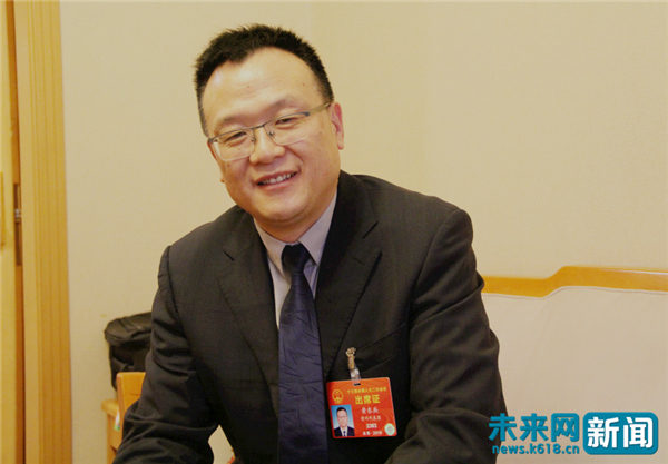 全国人大代表、贵州财经大学西部现代化研究中心主任黄东兵。(未来网记者程婷/摄)