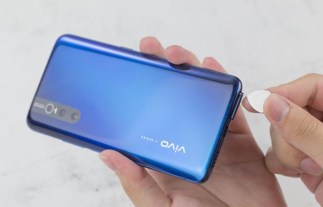 拆解见真章 :升降式结构的 vivo X27 内部做工如何?