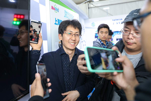 5G手机预商用体验视频通话