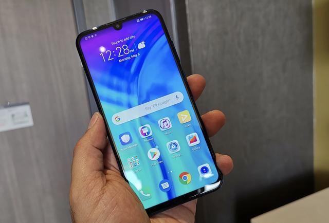 华为大屏新机曝光:6.21英寸+128GB+后置三摄,售价超亲民!