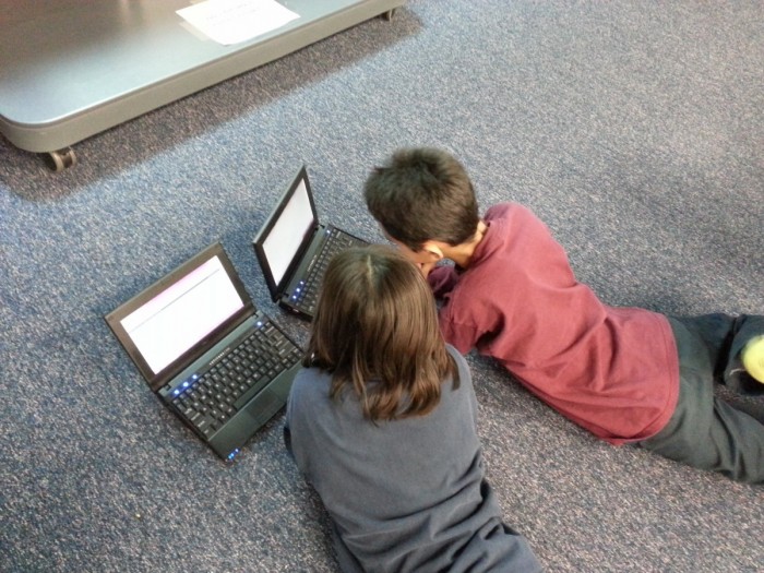 boy_girl_children_computer_learning_education_laptop_collaboration-1246667.jpg!d.jpg