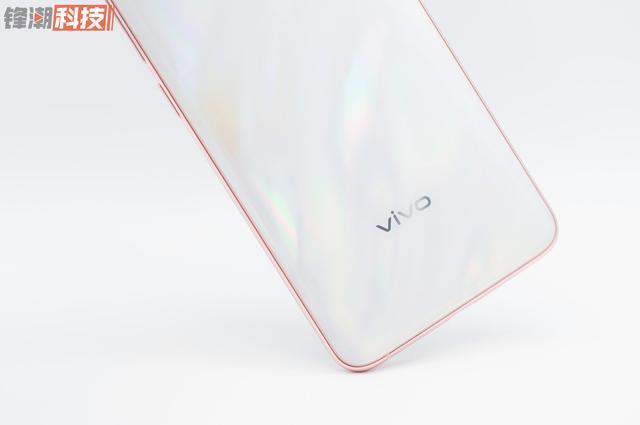 单纯的白色,vivo却把它玩出花来了!vivo X27 Pro 真机图赏