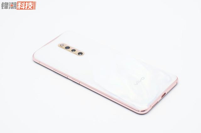 单纯的白色,vivo却把它玩出花来了!vivo X27 Pro 真机图赏