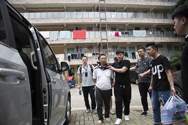 贩卖个人信息的黑色生意:团伙开公司搞研发卖信息,涉案过亿
