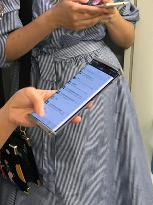 屏占比超100%,这种旗舰实属业内罕见;iOS 13悄然上线,逆天流畅