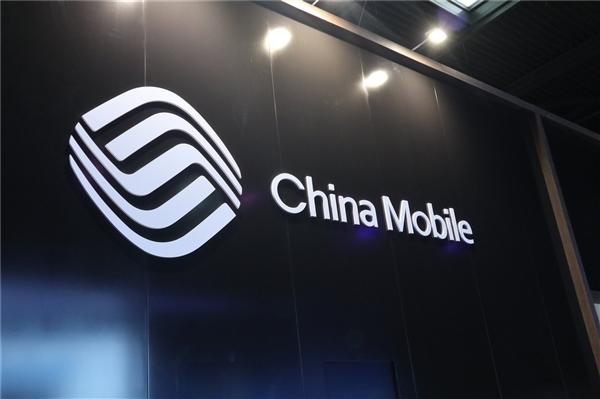屏占比超100%,这种旗舰实属业内罕见;iOS 13悄然上线,逆天流畅