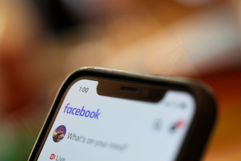 “算法”选新闻不好用了?Facebook拟用人工编辑帮助推荐