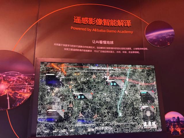 探营人工智能大会:腾讯秀工业巡检机器人,阿里展地铁售票机