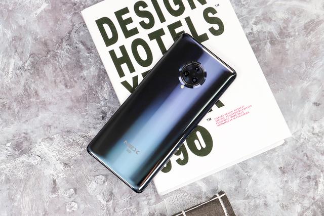 vivo NEX3火热开售:99.6%无界瀑布屏+4500mAh 售价5698元