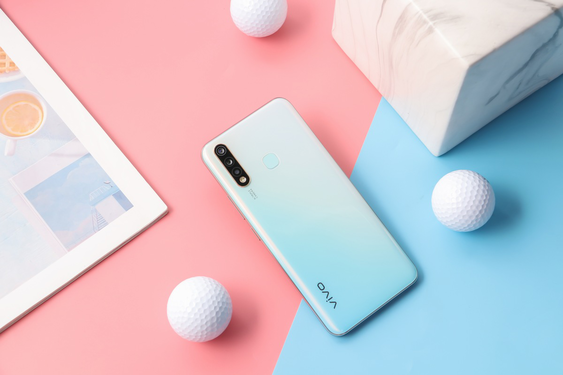 续航更持久才能畅玩游戏，vivo Z5i的快充有多强？