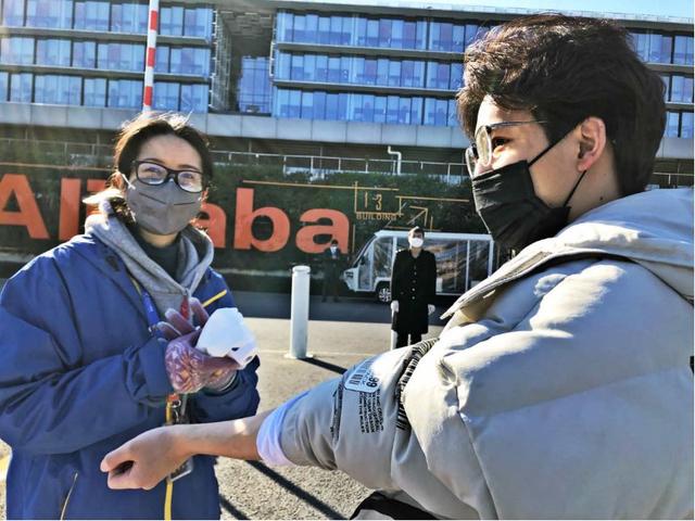 阿里巴巴复工!三个园区的电梯间和食堂排座亮了!海康威视上线午晚餐点餐系统