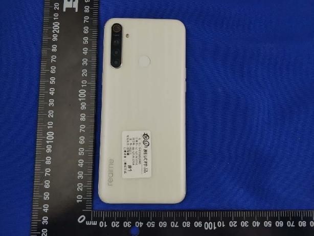 真香入门机谍照曝光:5000mAh+4800万四摄,不满1千?