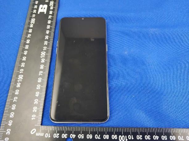 真香入门机谍照曝光:5000mAh+4800万四摄,不满1千?