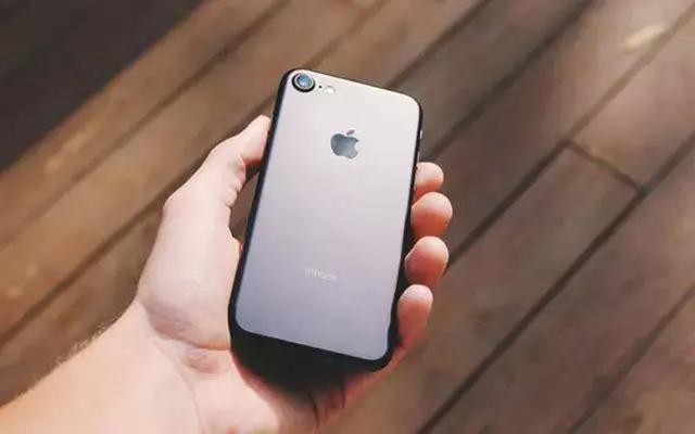 iOS 14泄密:iPhone9或有TouchID;苹果与支付宝意外合作